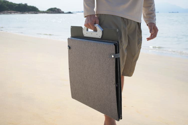 DJI IBCPOWER 200W Foldable Solar Panel: Thiết kế di động, tiện dụng